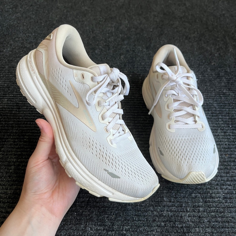 Brooks Ghost 15 Womens Running Shoes White Oyster Indium active comfort Size 7.5